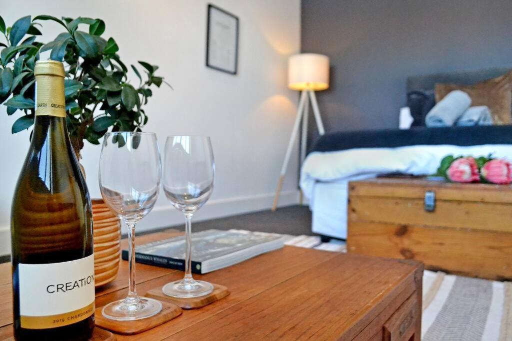 Central Modern Studio Apartment, Hermanus Waterfront Exterior foto